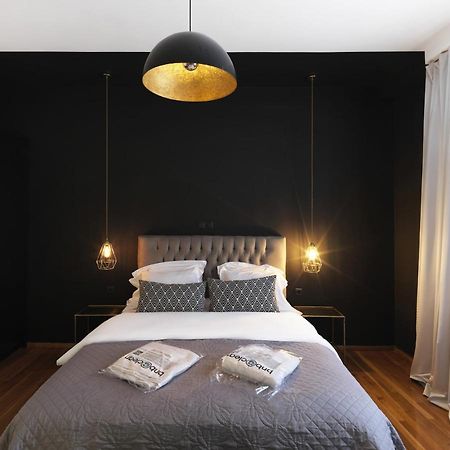 Athenian Apartment In The Center With Jacuzzi Atenas Exterior foto