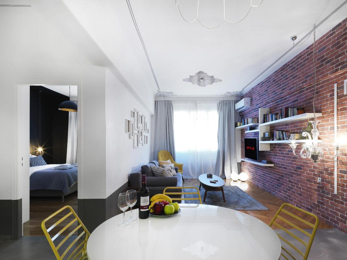 Athenian Apartment In The Center With Jacuzzi Atenas Exterior foto