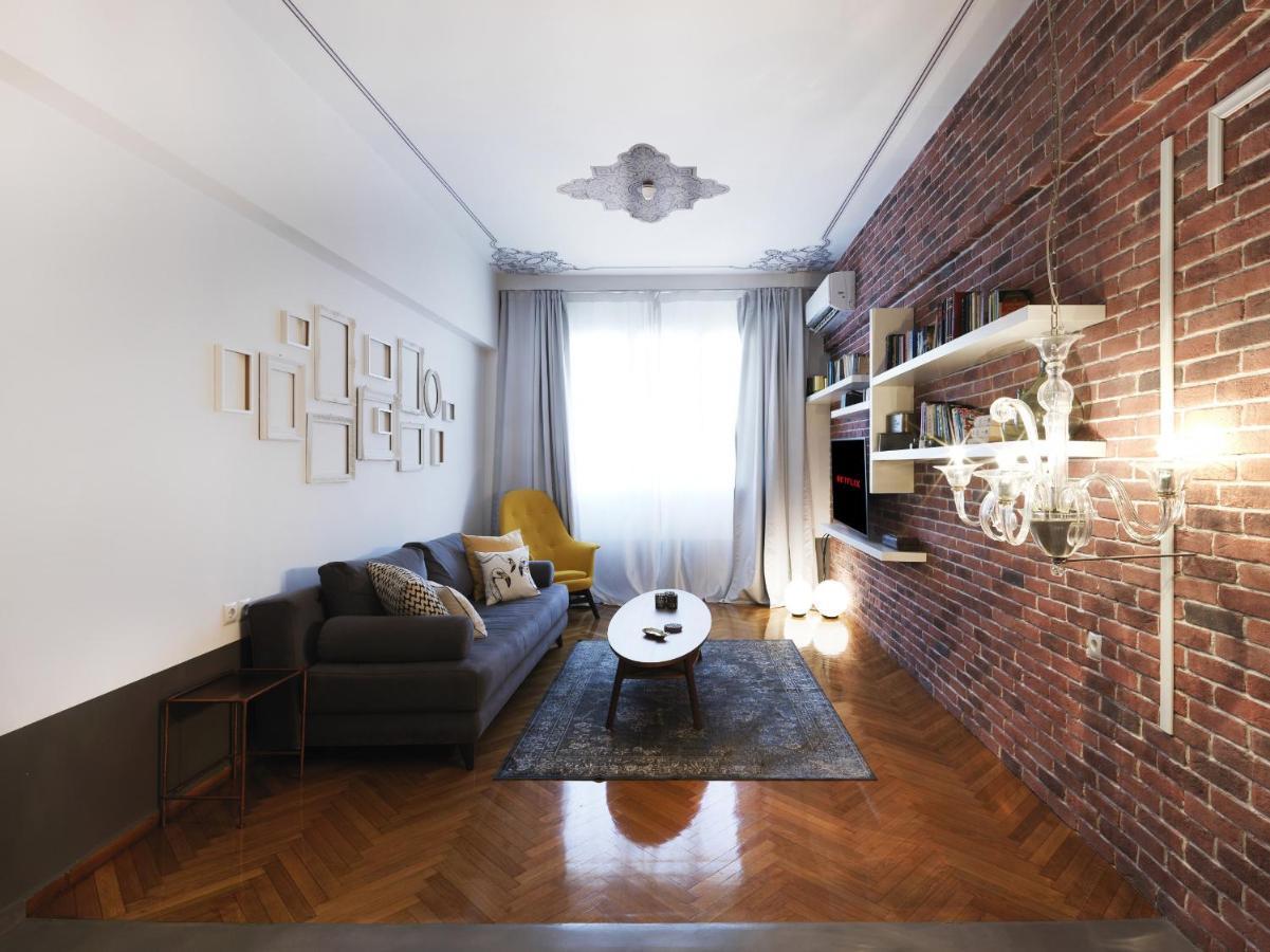 Athenian Apartment In The Center With Jacuzzi Atenas Exterior foto