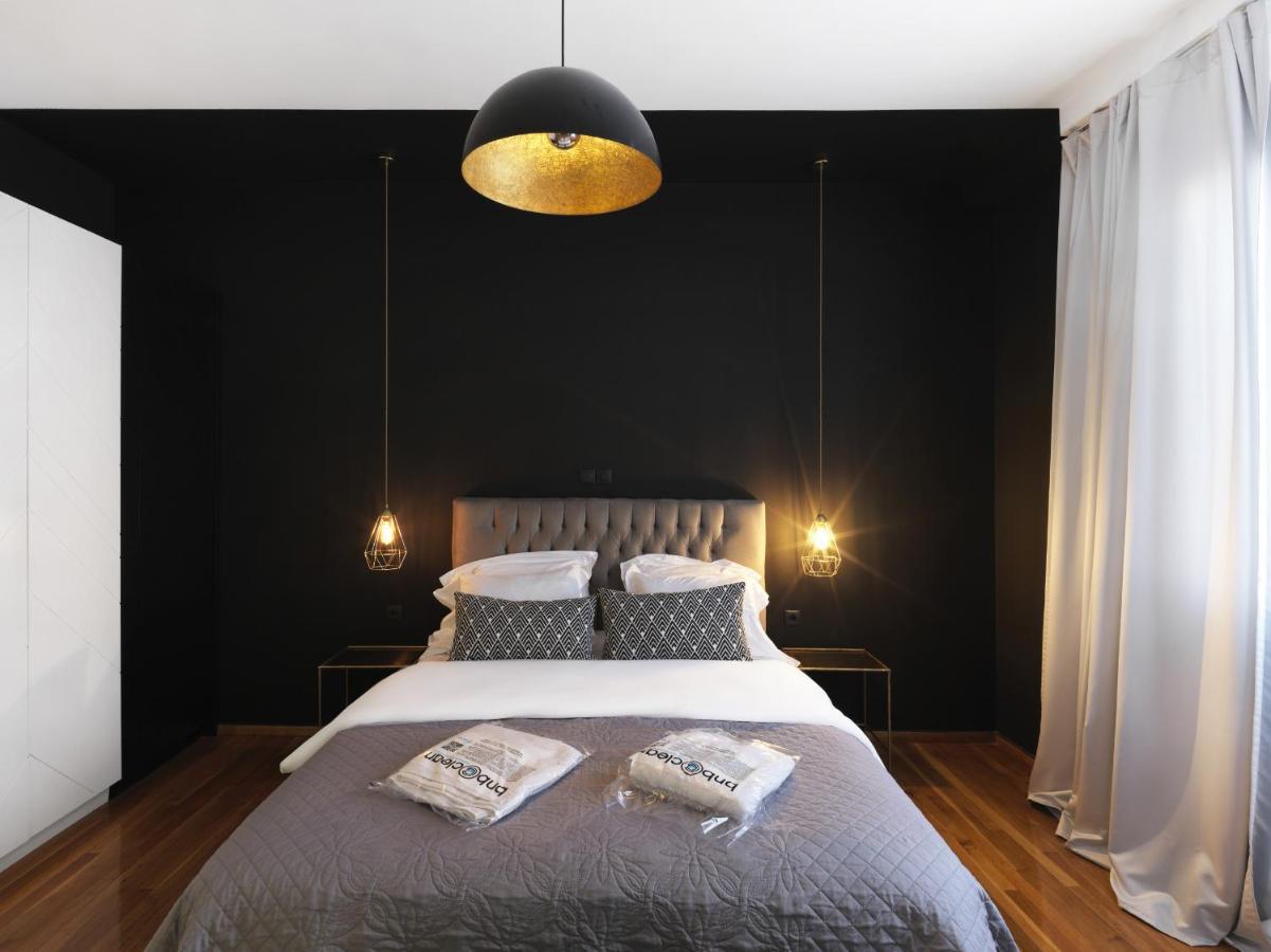 Athenian Apartment In The Center With Jacuzzi Atenas Exterior foto