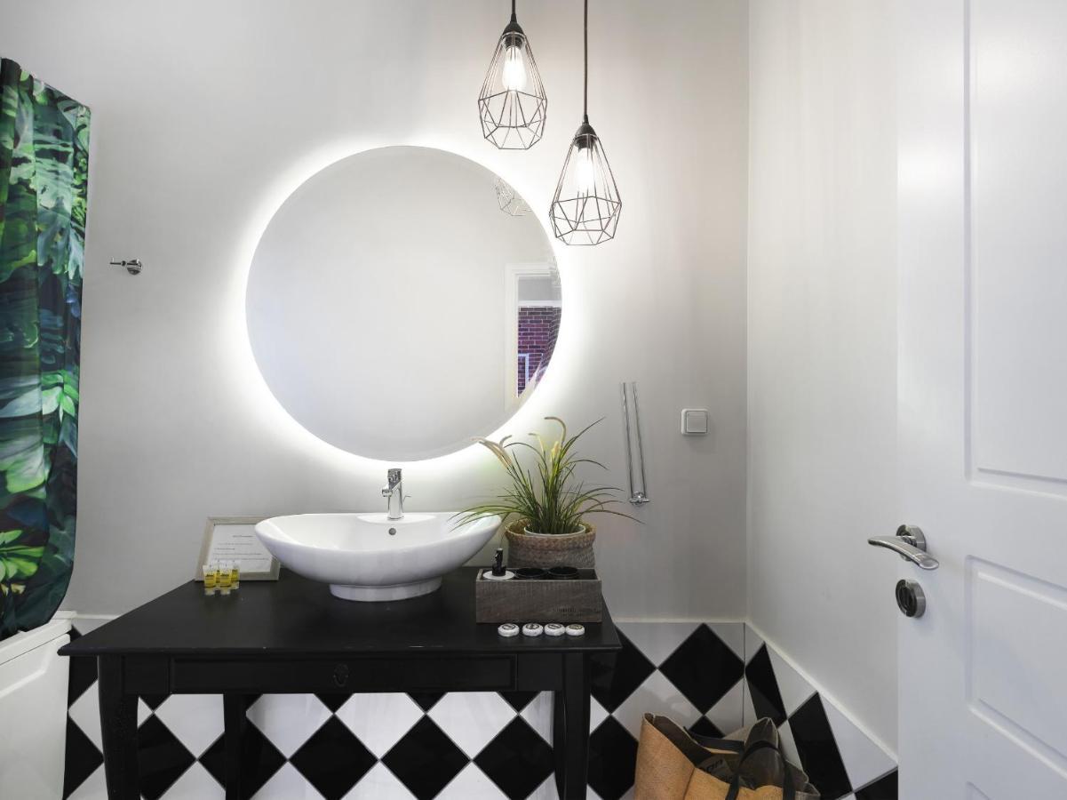 Athenian Apartment In The Center With Jacuzzi Atenas Exterior foto